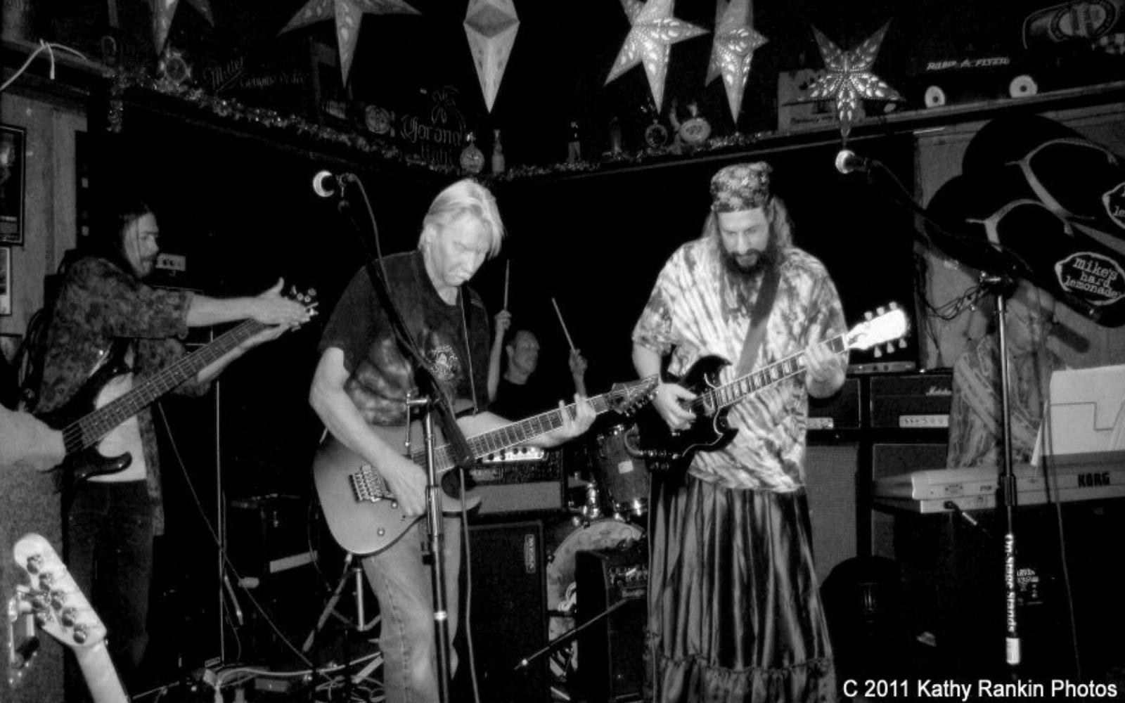 tWicEbakED full band performing live